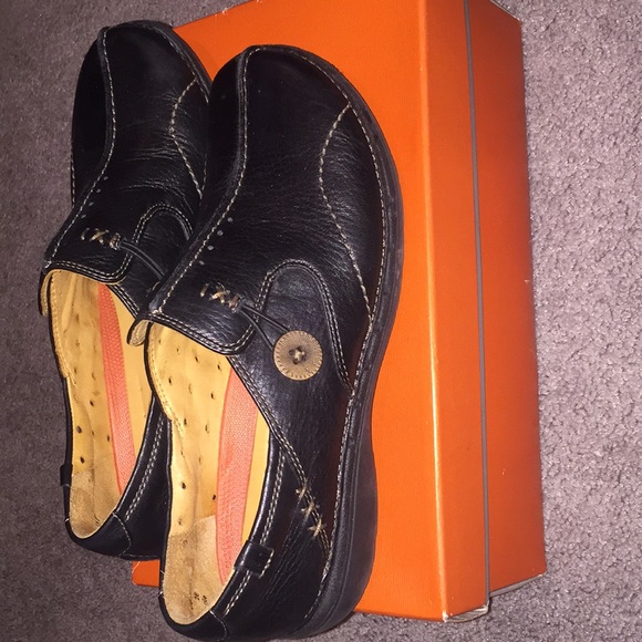 Clark’s Unstructured Shoes - Picture 2 of 3